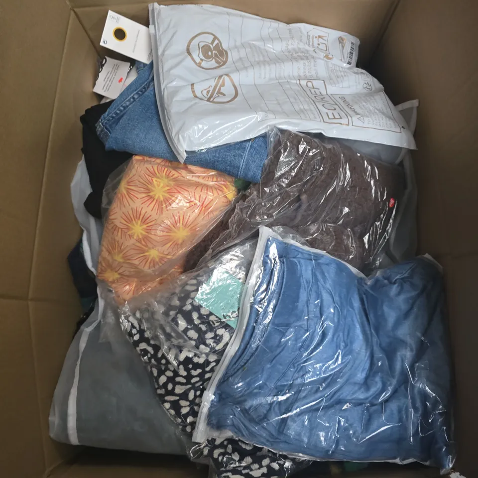 APPROXIMATELY 25 ASSORTED CLOTHING AND FASHION PRODUCTS IN VARIOUS STYLES AND SIZES - COLLECTION ONLY
