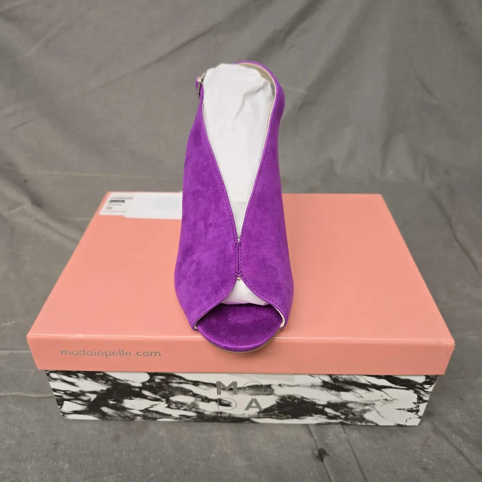BOXED PAIR OF MODA IN PELLE PEEP TOE SHOES IN PURPLE - 5