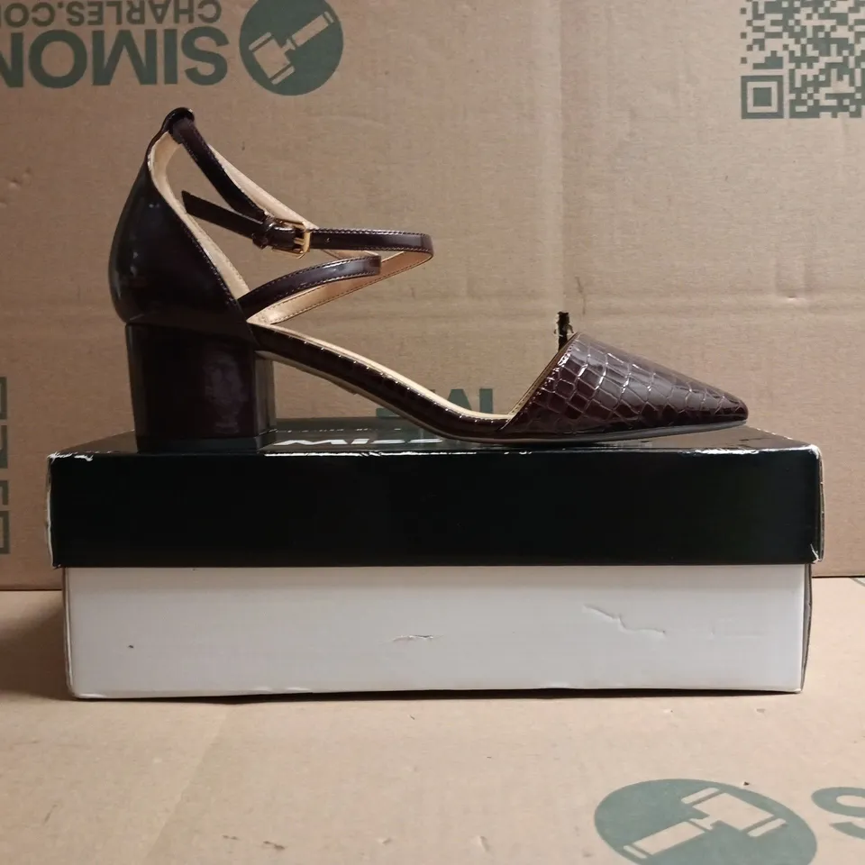 BOXED PAIR OF MISS KG POINTED TOE BLOCK HEEL SHOES IN BURGUNDY CROC SIZE EU 39