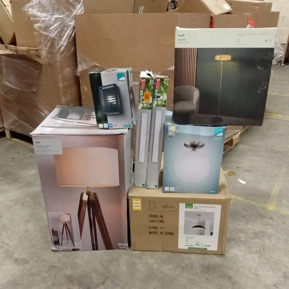 PALLET TO CONTAIN A LARGE QUANTITY OF DESIGNER HOME LIGHTING GOODS AND PRODUCTS 