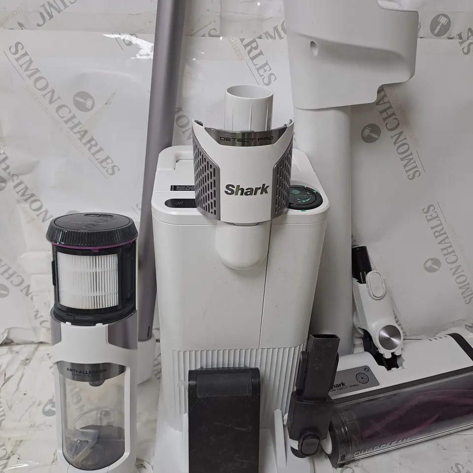 BOXED SHARK 1.3L AUTO EMPTY VACUUM CLEANER IW3510UK