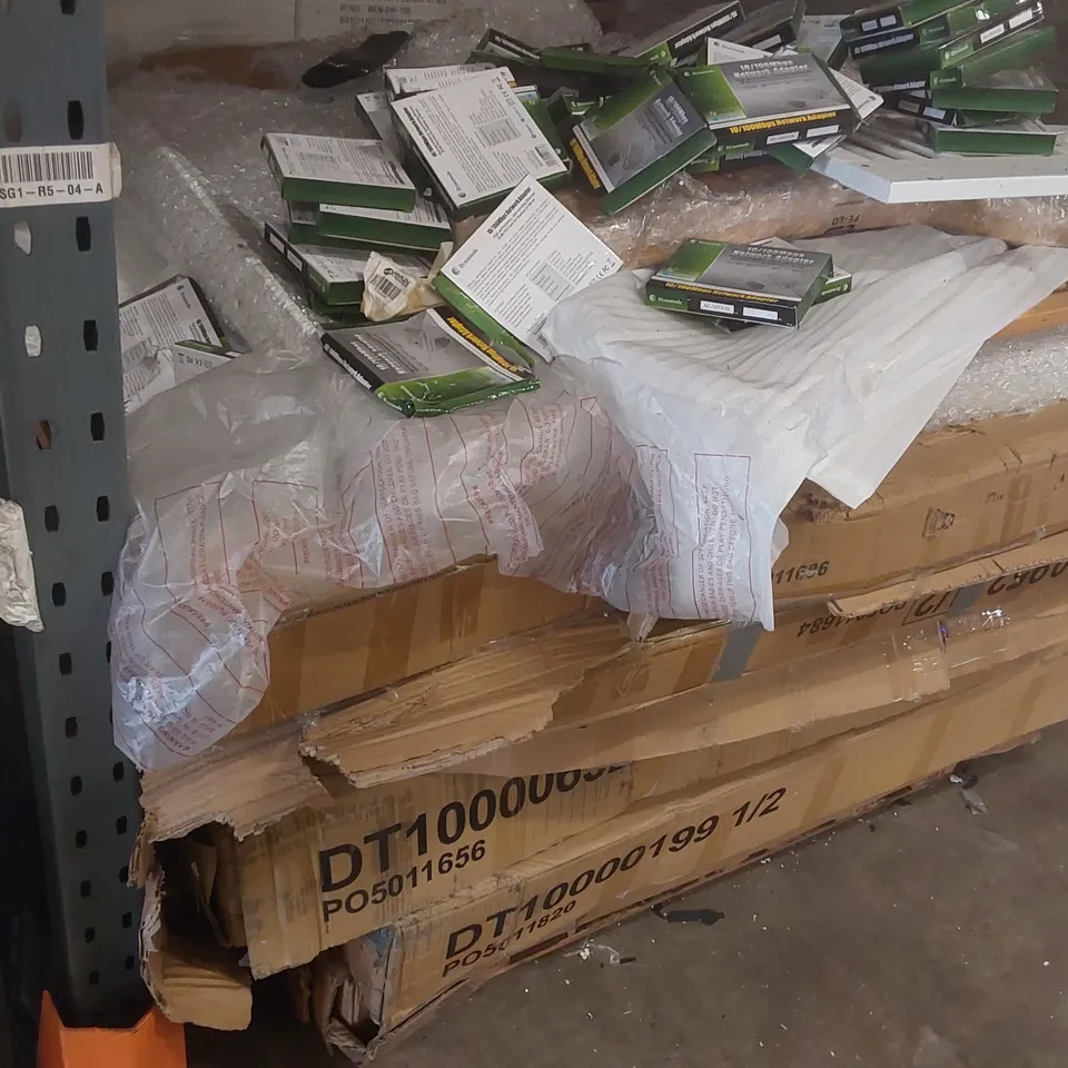 PALLET CONTAINING A LARGE QUANTITY OF ASSORTED FURNITURE PARTS INCLUDING: DINING TABLE AND CHAIR PARTS ECT
