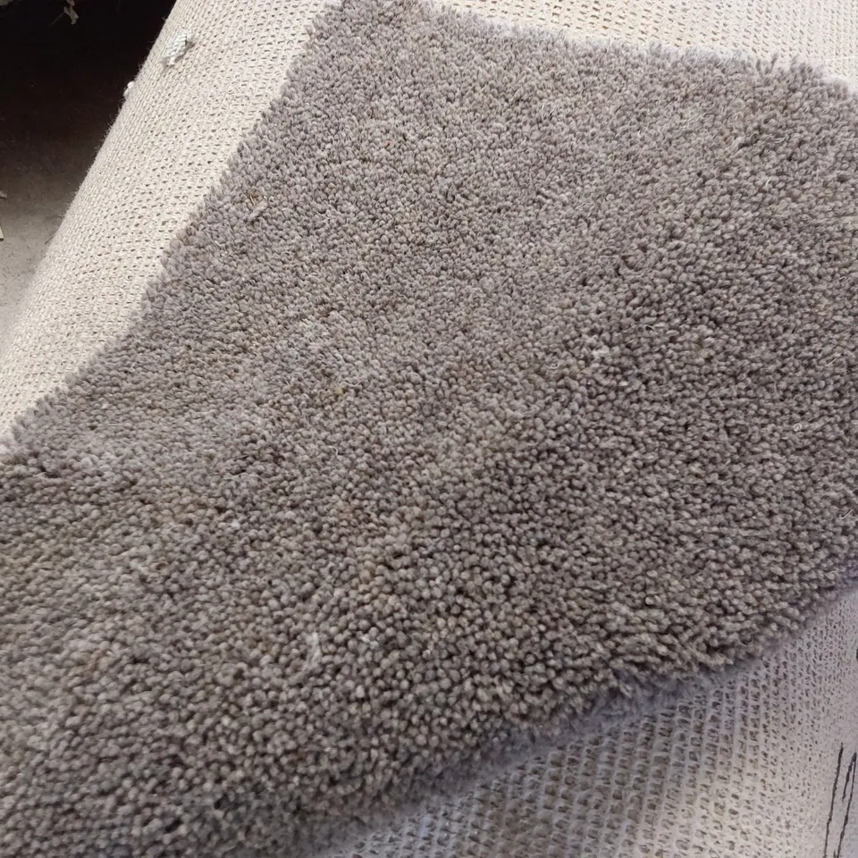 ROLL OF QUALITY BURFORD TWIST ELITE 50 CARPET APPROXIMATELY 5M × 6.8M