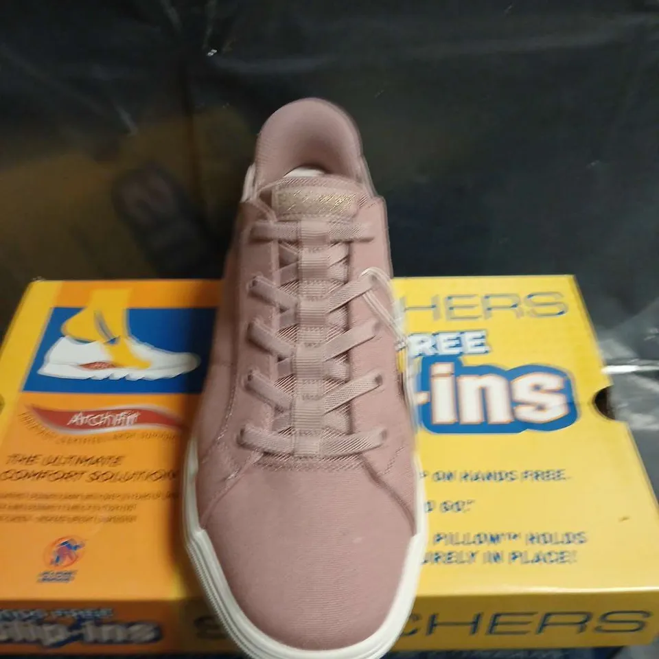 BOXED PAIR OF SKECHERS ARCH FIT WOMEN'S SNEAKERS – MAUVE, UK SIZE 6.5