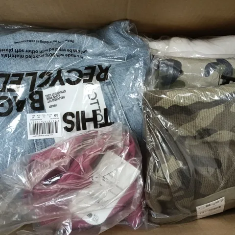 APPROXIMATELY 20 ASSORTED CLOTHING ITEMS IN VARIOUS SIZES, COLOURS & STYLES TO INCLUDE LOW RISE STRAIGHT JEAN, CROPPED FIT TEXTURED LONG SLEEVE, ULTRA SOFT V NECK, ETC