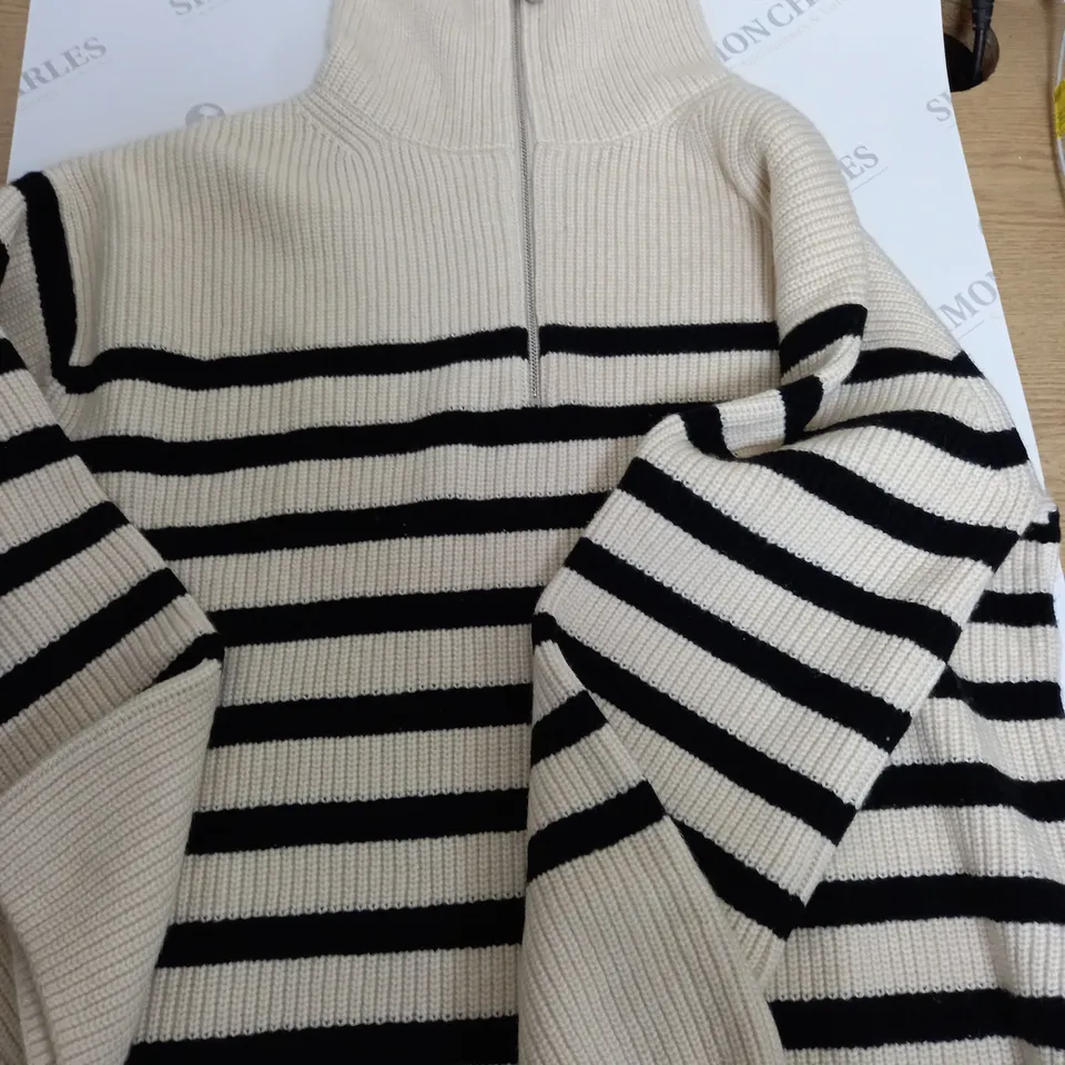 LARGE QUANTITY OF CLOTHING ITEMS TO INCLUDE , SWEATERS, JEANS, T-SHIRTS, ETC