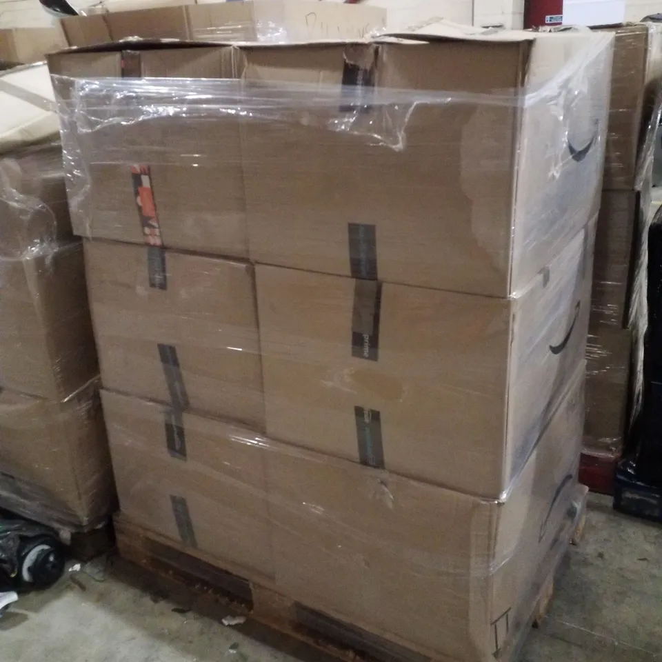 PALLET CONTAINING LARGE QUANTITY OF ASSORTED PHONE CASES