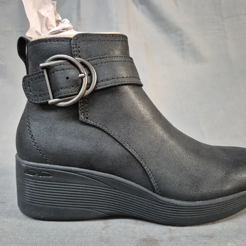 BOXED PAIR OF SKECHERS WEDGE ANKLE BOOTS IN BLACK UK SIZE 4