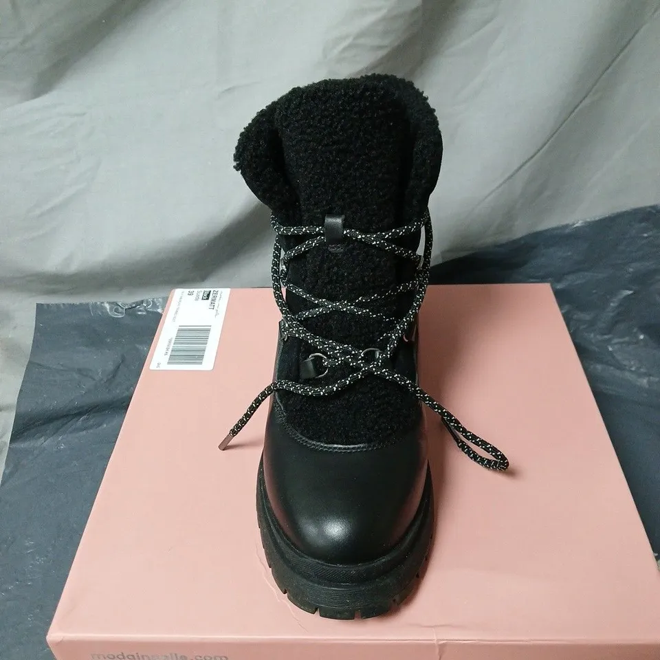 MODA IN PELLE ZERMATT BLACK BOOTS SIZE 39 BOXED