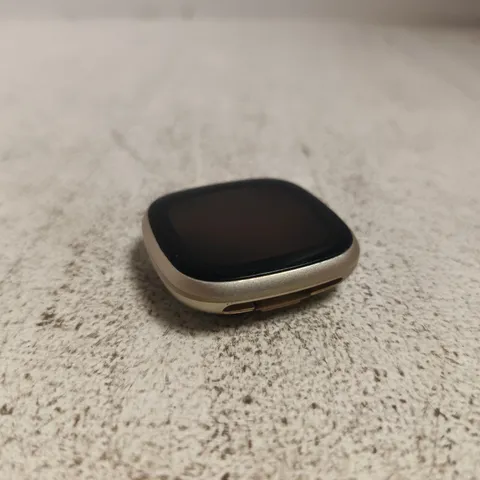 FITBIT VERSA 3 IN GOLD