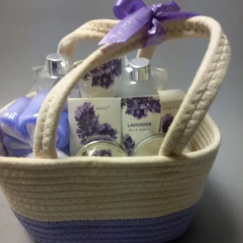 SEALED BODY AND EARTH LAVENDER BEAUTY GIFT SET