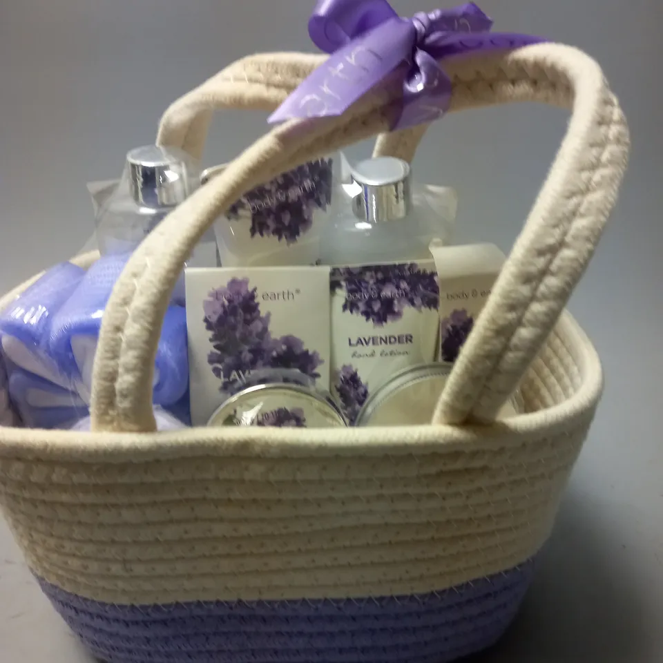 SEALED BODY AND EARTH LAVENDER BEAUTY GIFT SET