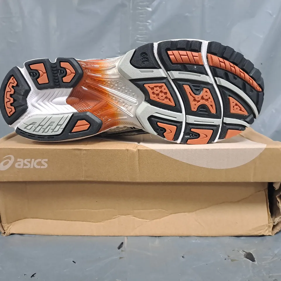 BOXED PAIR OF ASICS TRAINERS IN WHITE/SILVER/ORANGE SIZE EU 44