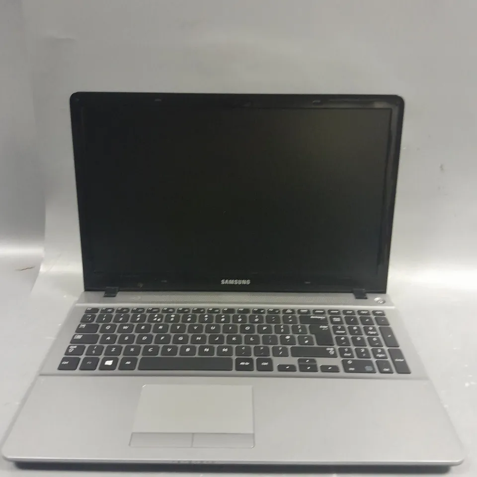 SAMSUNG 370R4E/370R4V/370R5E/3570RE/370R5V 15 INCH	I3-3110M 2.40GHZ