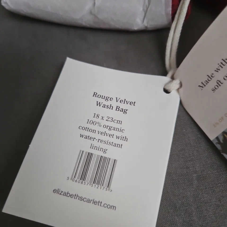 ELIZABETH SCARLETT ROUGE VELVET WASH BAG – 18 X 23 CM