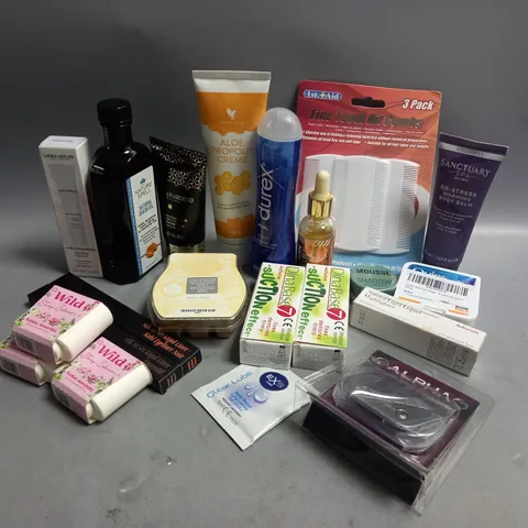 APPROXIMATELY 20 ASSORTED HEALTH AND BEAUTY PRODUCTS TO INCLUDE LAURA MERCIER PURE CANVAS PRIMER, NATURE SPELL NATURAL ARGAN OIL, BAYLIS & HARDING MOISTURISING FOOT LOTION