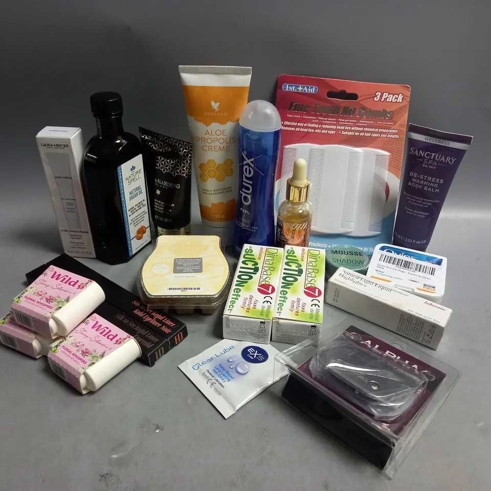 APPROXIMATELY 20 ASSORTED HEALTH AND BEAUTY PRODUCTS TO INCLUDE LAURA MERCIER PURE CANVAS PRIMER, NATURE SPELL NATURAL ARGAN OIL, BAYLIS & HARDING MOISTURISING FOOT LOTION