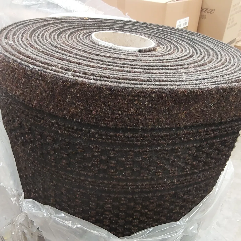 LONG ROLL OF COMMERCIAL FLOORING CARPET - SIZE UNSPECIFIED 