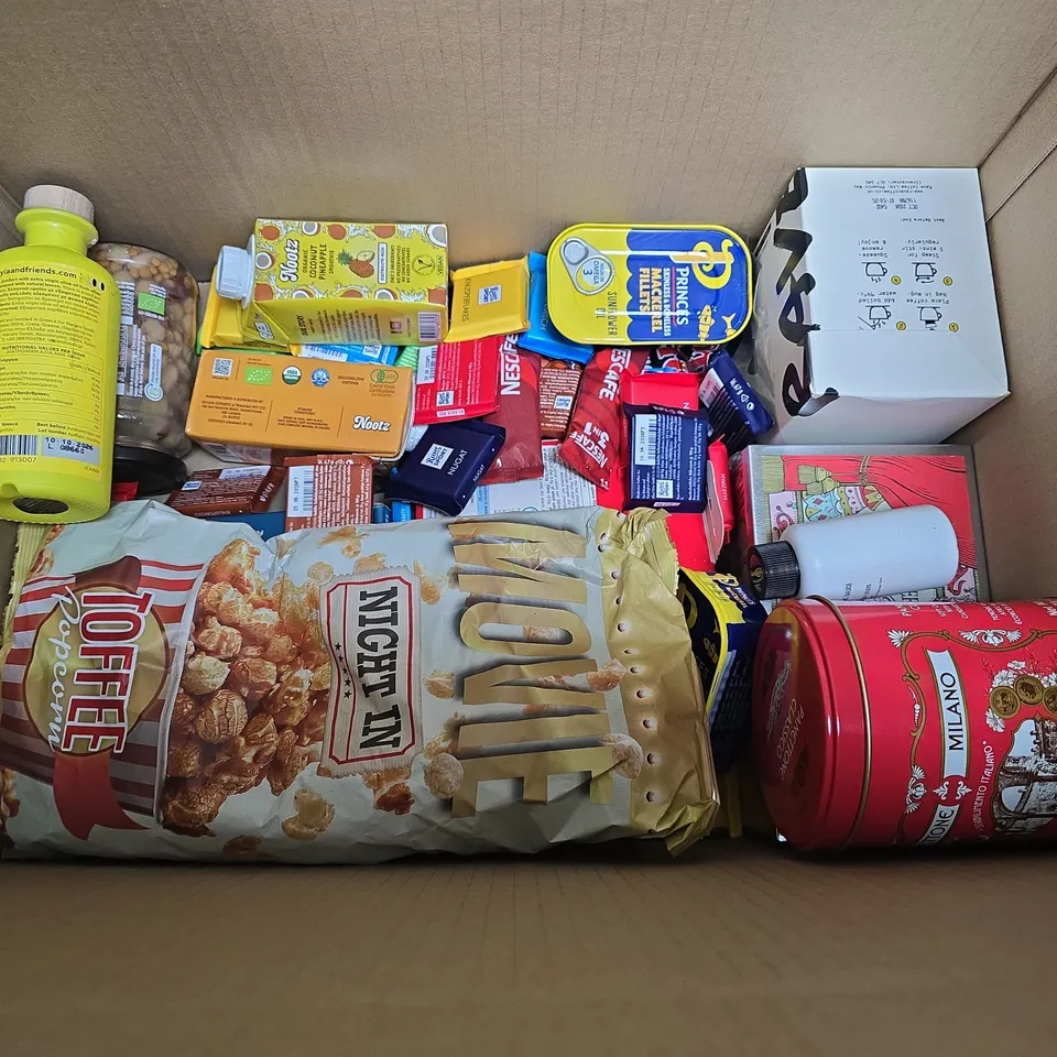 LOT OF APPROXIMATELY 30 ASSORTED FOOD ITEMS TO INCLUDE COFFEE MATE, SEASHELL CHOCOLATES AND SAVOURY CRACKERS