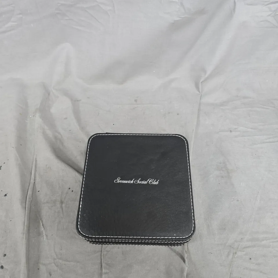 HALF A CAGE APPROXIMATELY 30+ ASSORTED HOUSEHOLD ITEMS INCLUDING: BATHROOM MAT, BEDDING AND JEWELLERY BOX