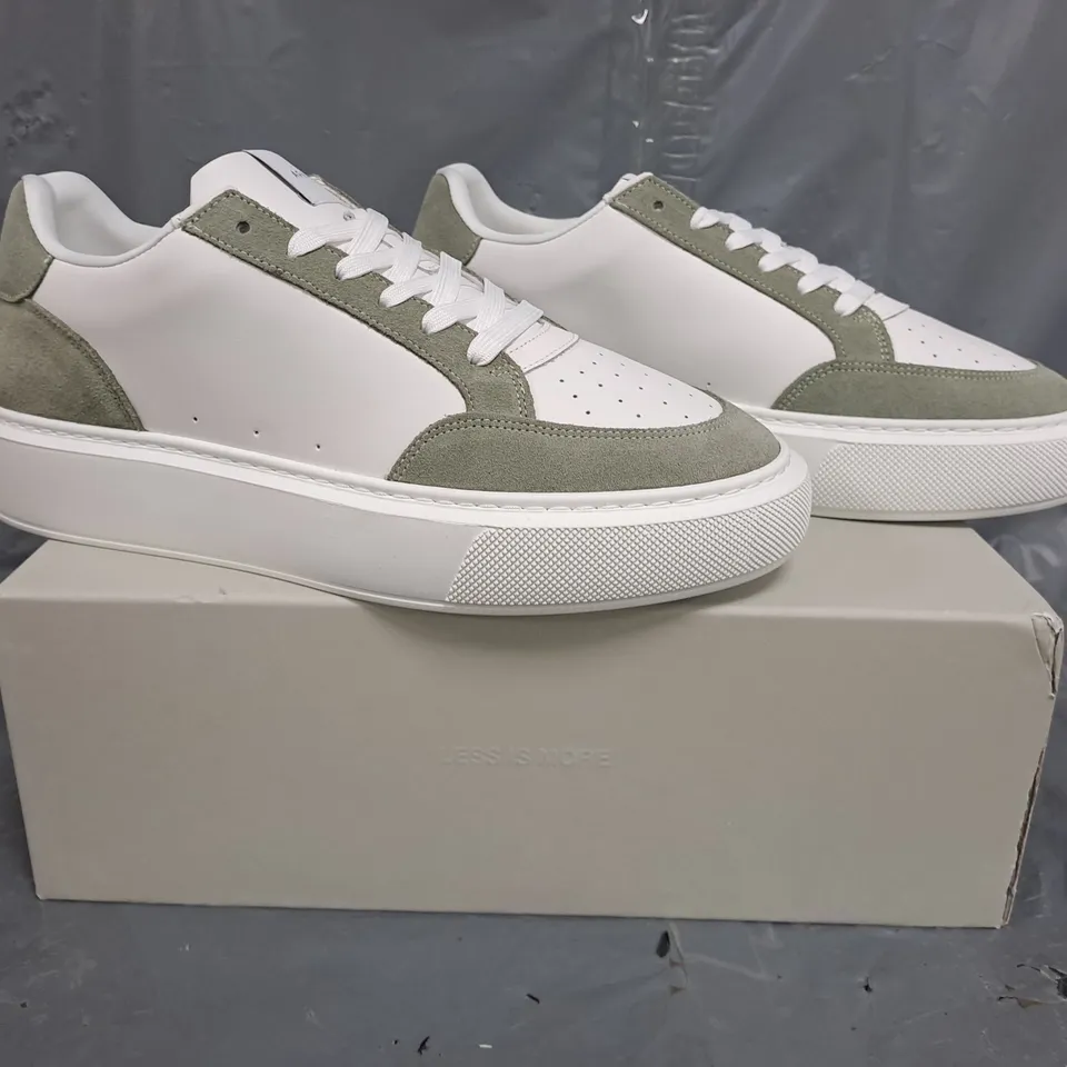 BOXED PAIR OF ARNE SHOES IN WHITE/SAGE SIZE UK 10.5