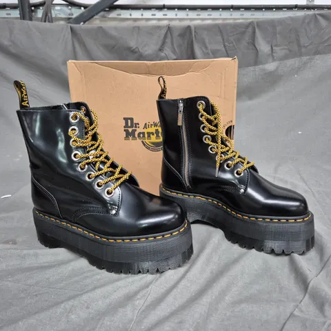 BOXED PAIR OF DR AIRWAY MARTENS JADON MAX BLACK UK 6 