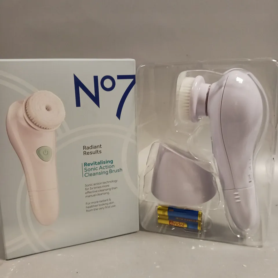 BOXED NO7 REVITALISING SONIC ACTION CLEANSING BRUSH 