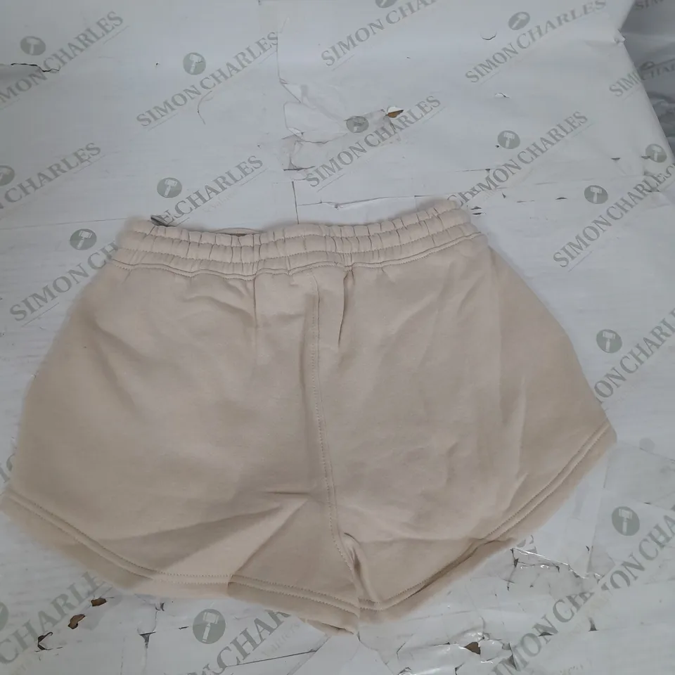 SIX STORIES WIFEY STATEMENT SHORTS IN BEIGE SIZE S