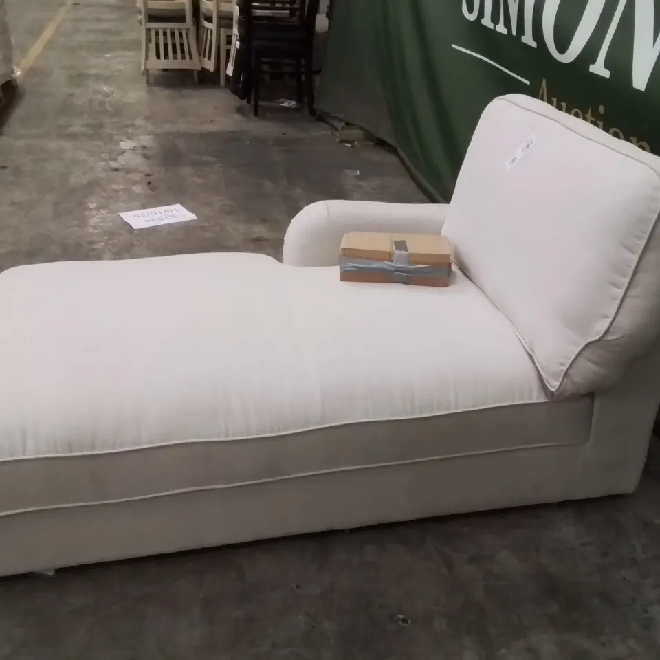 FABRIC UPHOLSTERED CHASE -CREAM-