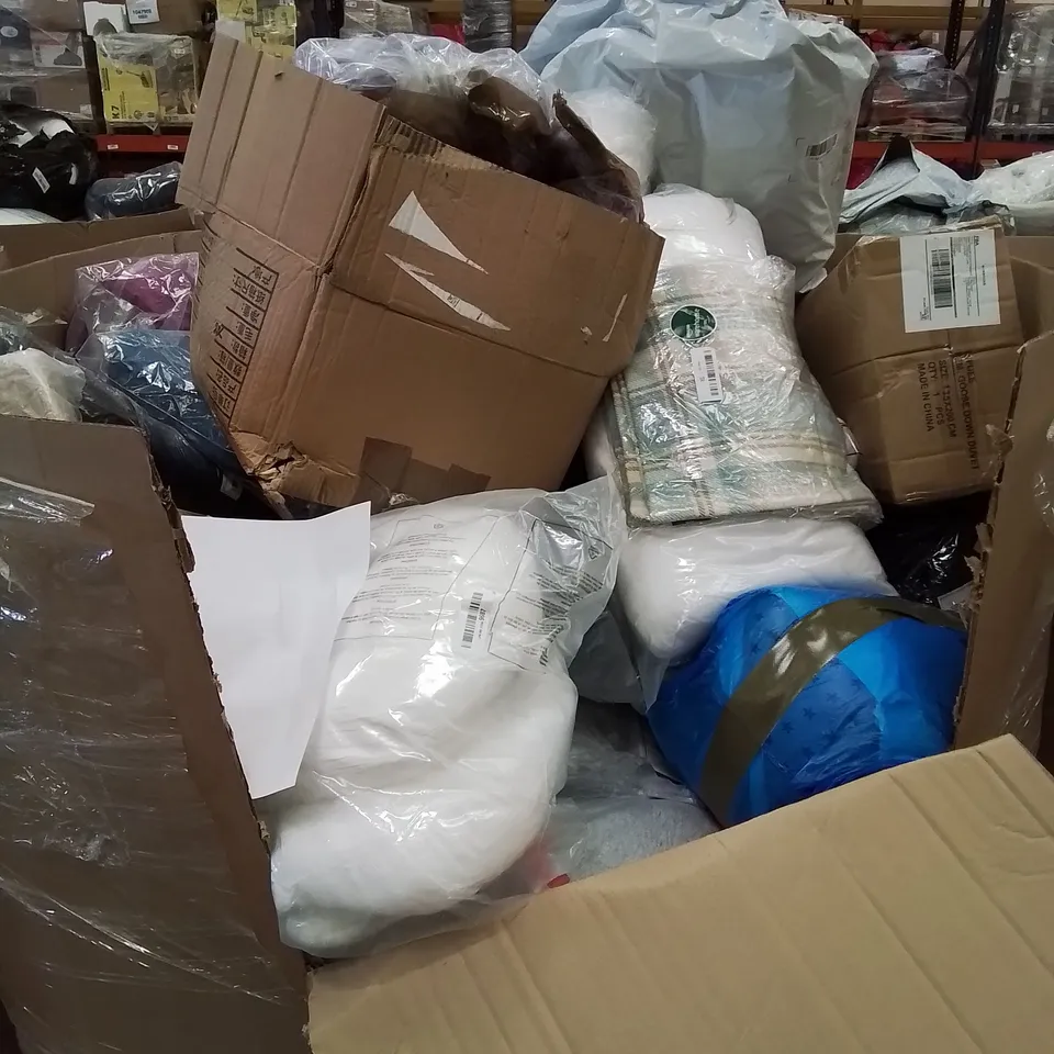 PALLET OF ASSORTED BEDROOM AND COMFORT BASED PRODUCTS TO INCLUDE; PILLOWS, SUPPORT SEAT CUSHIONS AND SIMILARLY RELATED GOODS