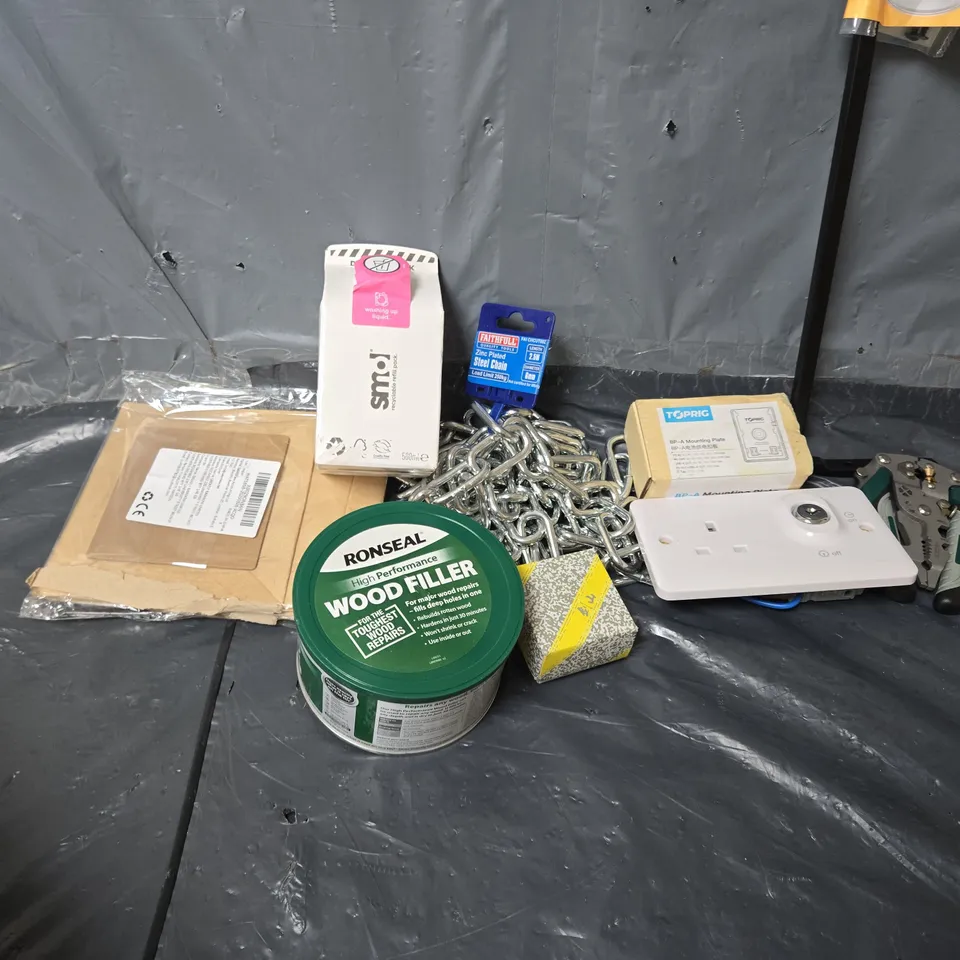 APPROXIMATELY 15 ASSORTED HOUSEHOLD ITEMS TO INCLUDE BP-A MOUNTING PLATE, WOOD FILLER, ZINC PLATED STEEL CHAIN, ETC