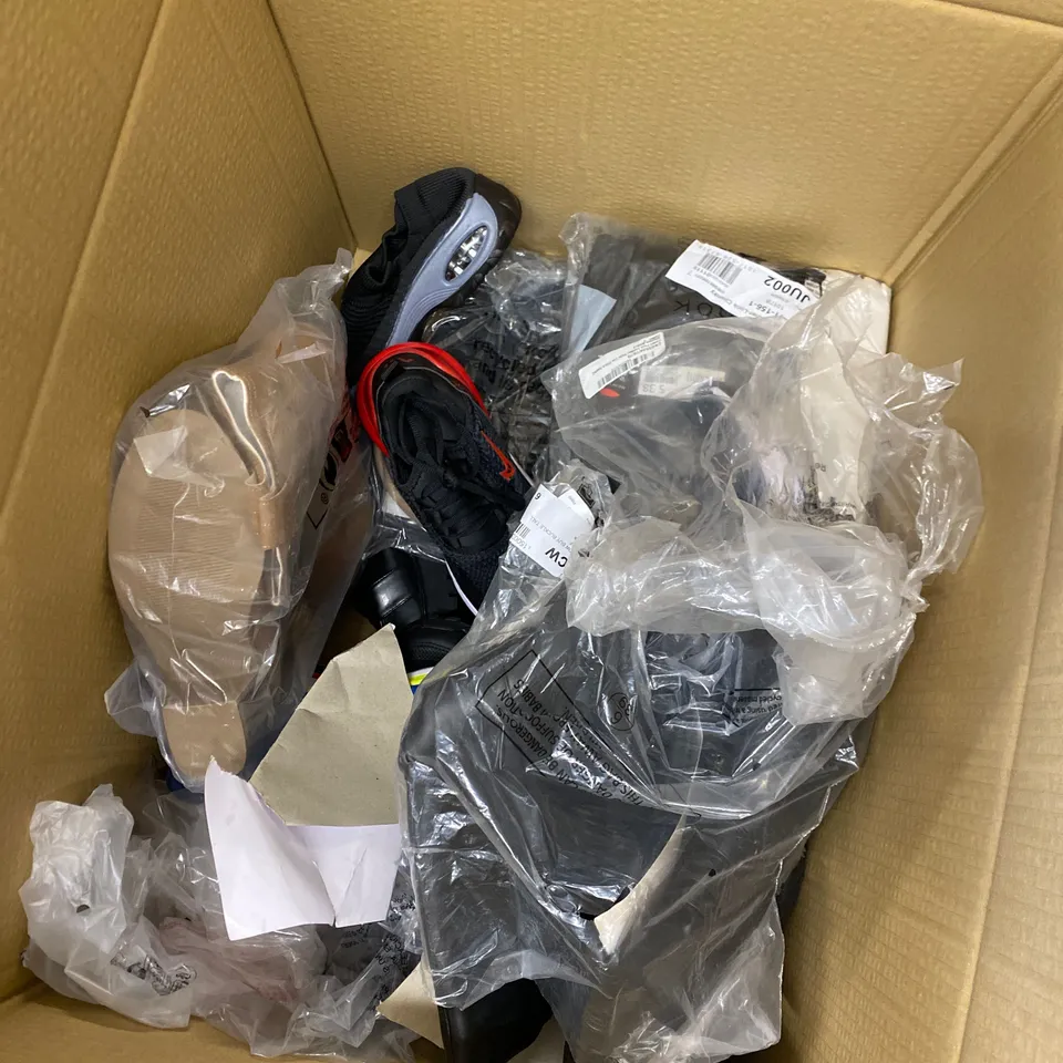 BOX OF APPROXIMATELY 20 ASSORTED FOOTWEAR ITEMS TO INCLUDE: HUSH PUPPIES, MATALAN, APEX ETC