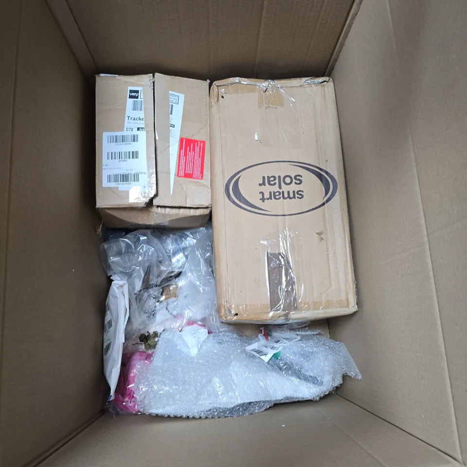 APPROXIMATELY 10 HOUSEHOLD ITEMS TO INCLUDE SOLAR LIGHTS AND SANDALS