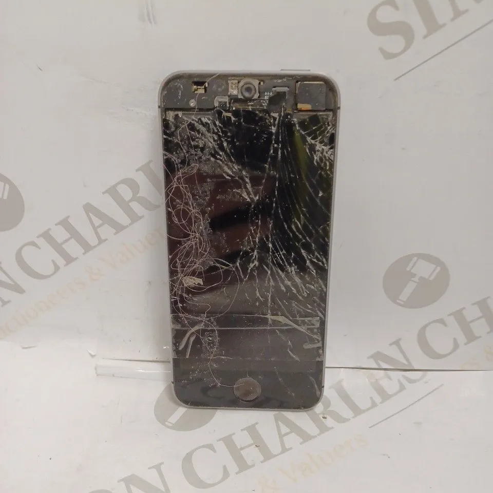 APPLE IPHONE SE (1ST GENERATION) - SILVER 