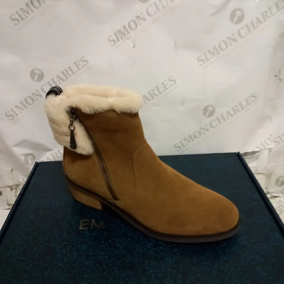 EMU AUSTRAILIA CHESTNUT EXPLORE BOOTS - SIZE 8