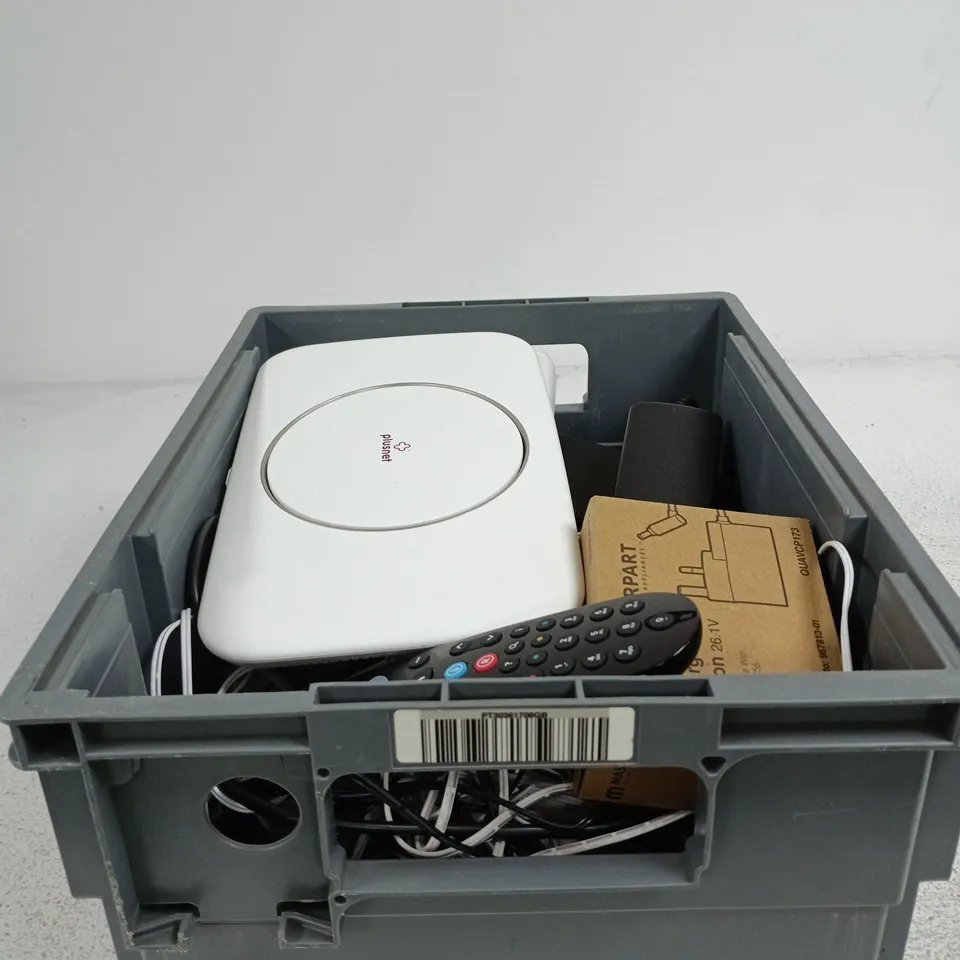 TOTE OF APPROXIMATELY 15 ASSORTED ITEMS TO INCLUDE PLUSNET ROUTER, MASTERPART CHARGER, SKY REMOTE CONTROL, POWER SUPPLIES ETC