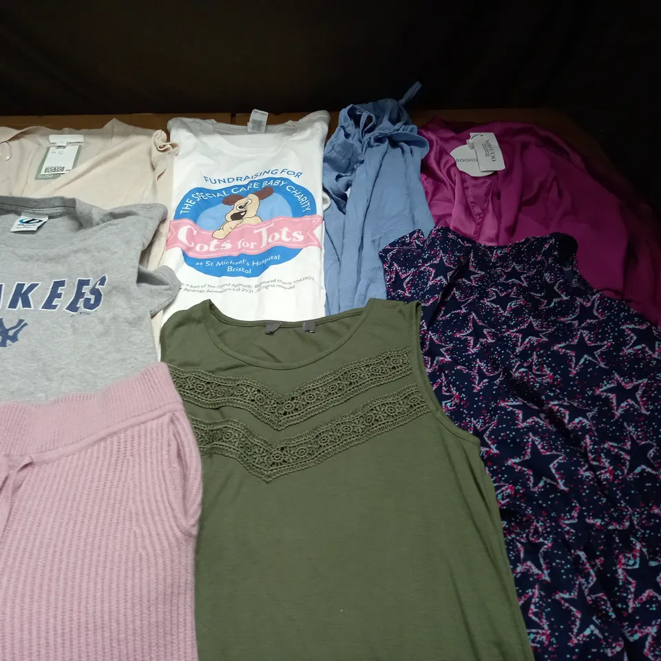 LARGE QUANTITY OF ASSORTED CLOTHING ITEMS TO INCLUDE DYNASTY, BOOHOO AND H&M