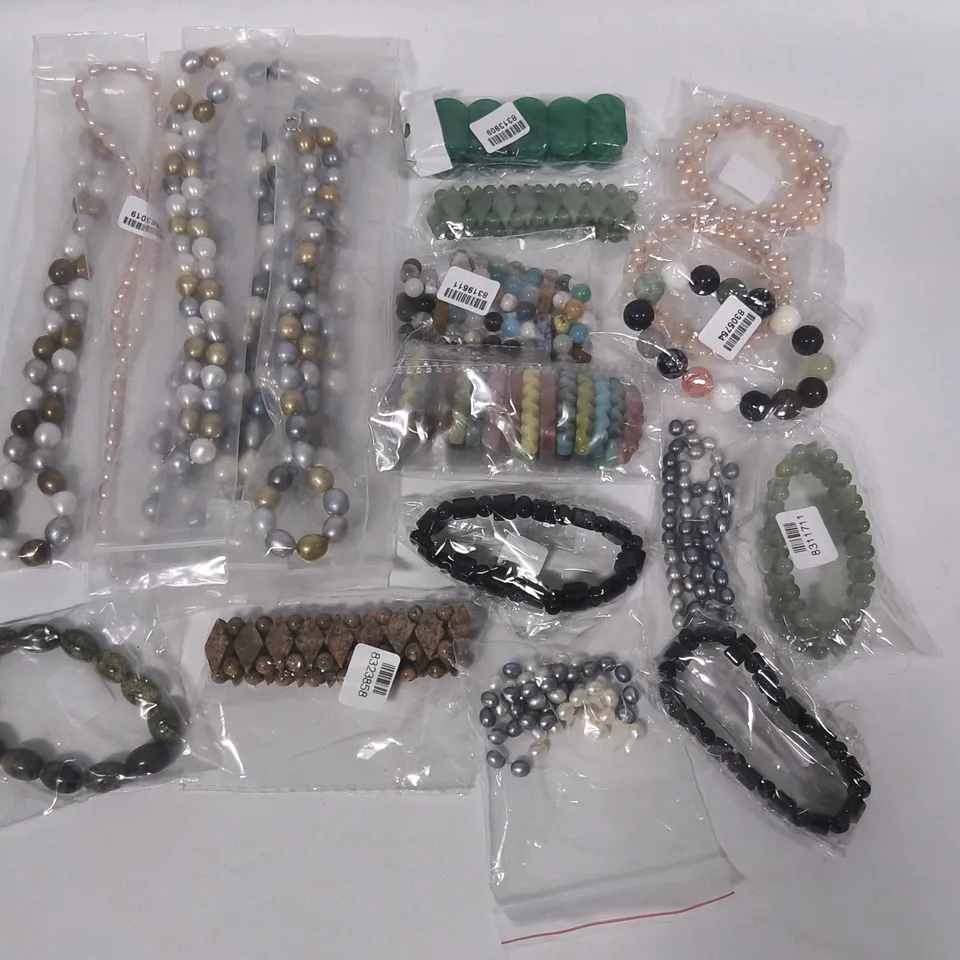 LOT OF 20 BRAND NEW FASHION BRACELETS IN VARIOUS STYLES AND SIZES