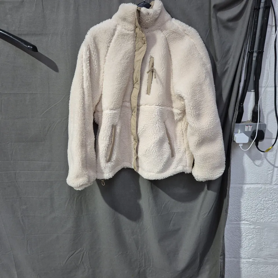 BERSHKA WOMEN'S CREAM SHERPA FLEECE JACKET – SIZE S (EU S)