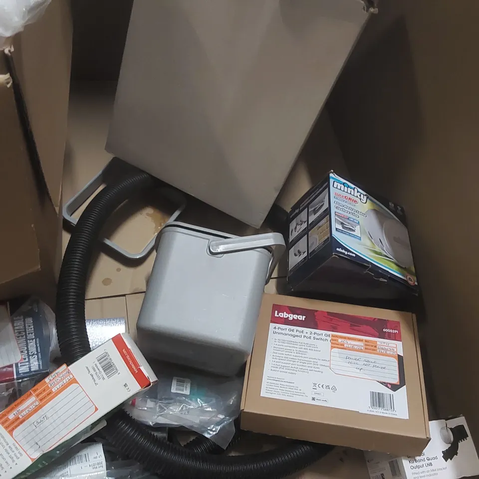 PALLET CONTAINING A VERY LARGE QUANTITY OF TOOLS AND ASSORTED EQUIPMENT INCLUDING: LABGEAR 4-PORT GE POE, MINKY 30M RETRACTABLE CLOTHES LINE, MINKY RETRACTABLE REEL, DI-LOG DIGITAL WALL SCANNER ECT