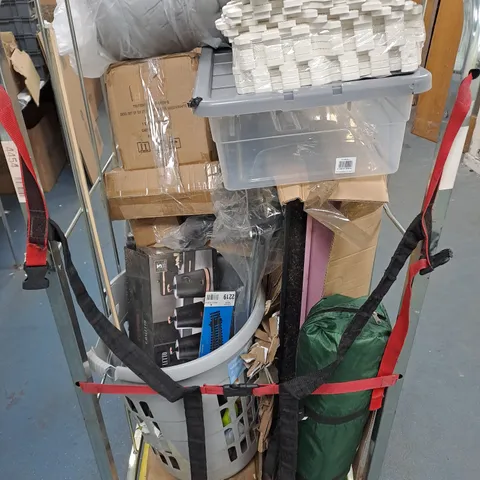 CAGE OF APPROXIMATELY 20 ASSORTED ITEMS TO INCLUDE - FOAM FLOORING, STORAGE BOX, OUTDOOR CUSHION, AND 2.5KG WEIGHT ETC - COLLECTION ONLY