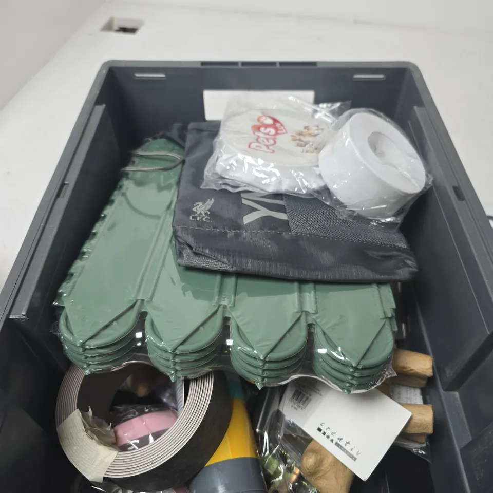 BOX OF APPROXIMATELY 15 ASSORTED HOUSEHOLD ITEMS INCLUDING WICKES DECORATORS CAULK AND BALL BEARING HINGE