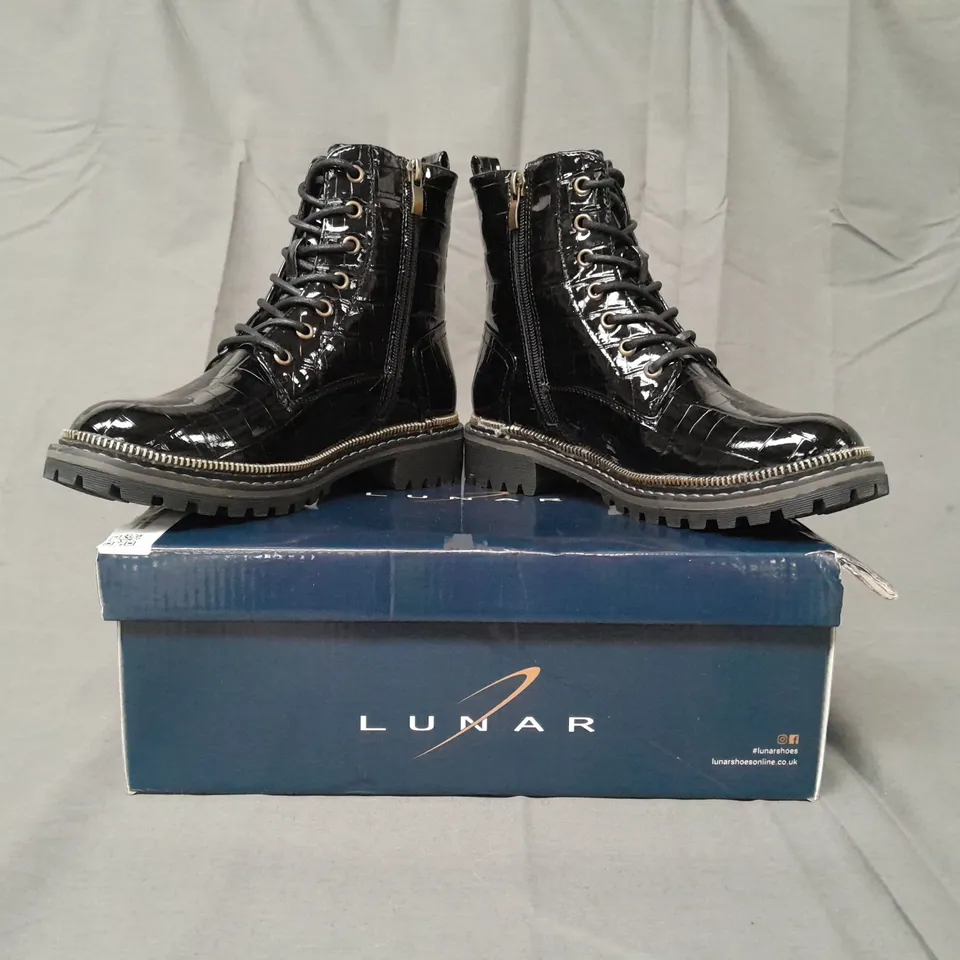 BOXED PAIR OF LUNAR ANKLE BOOTS IN BLACK EU SIZE 37
