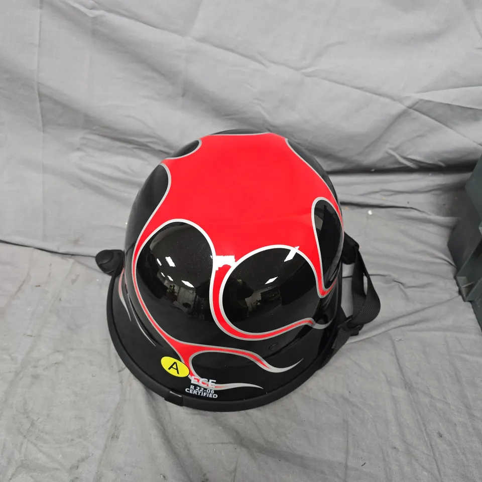 BLACK & RED GRAPHIC STRAP HELMET 