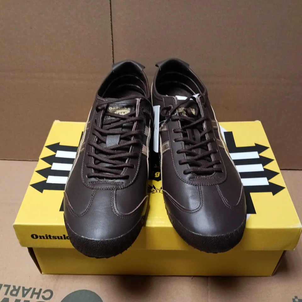 BOXED PAIR OF ONITSUKA TIGER MEXICO 66 SD TRAINERS IN LICORICE BROWN/CHAMPAGNE - UK 6.5