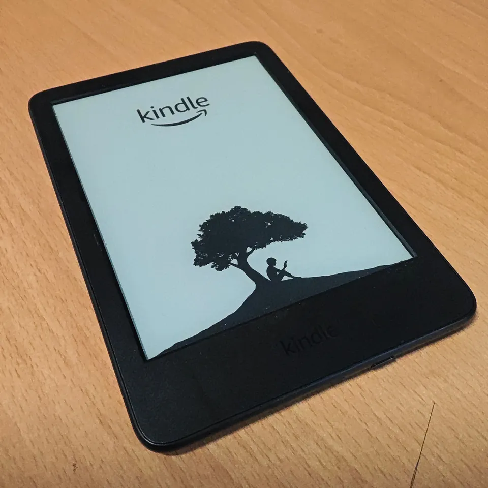 UNBOXED AMAZON KINDLE E-READER IN BLACK - RS23CV