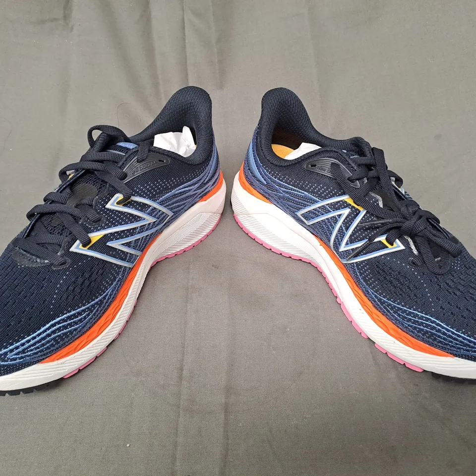 BOXED PAIR OF NEW BALANCE FRESH FOAM 860 X SHOES IN BLYE/DARK NAVY/MULTICOLOUR UK SIZE 6.5
