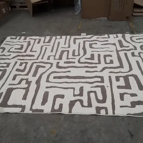 QUALITY DESIGNER AREA RUG // APPROX SIZE: 200 X 290 cm