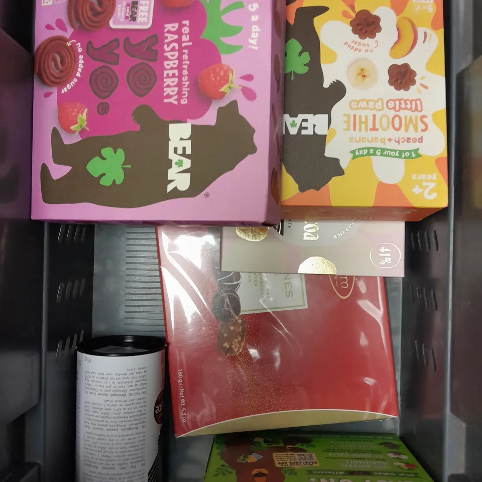 APPROXIMATELY 15 ASSORTED FOOD/DRINK PRODUCTS TO INCLUDE ST.LUCUA SEA MOSS, LOVE COCOA PROSECCO MILK CHOCOLATE, WOODEN SPOON JAM ETC 