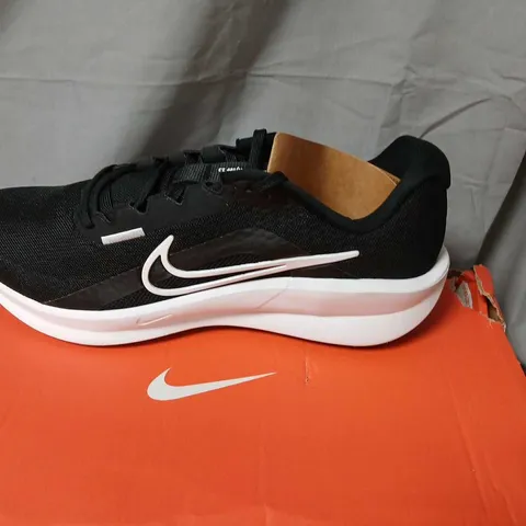 NIKE DOWNSHIFTER 13 WOMEN'S RUNNING SHOES – BLACK/WHITE